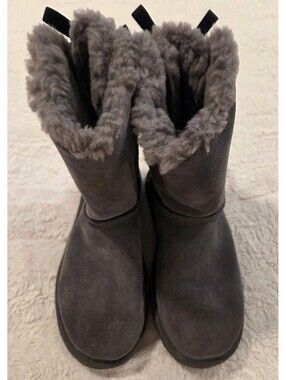 Ugg Women's Short Continuity Bow Size US 6 Charcoal Color Gray Black Bow Boots